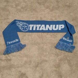 NWOT Tennessee Titans “TITANUP” NFL Big Logo Scarf